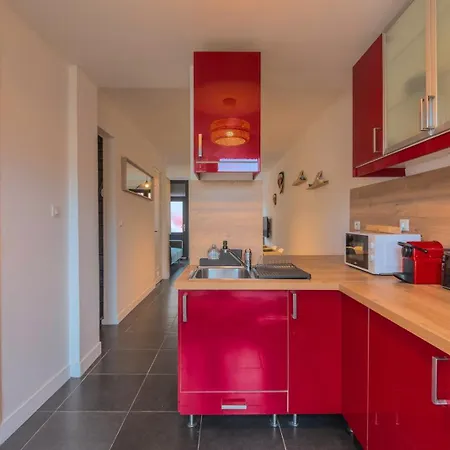 3 Bedroom House With Terrace, Near Lille Гостевой дом *