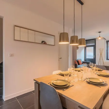 Гостевой дом 3 Bedroom House With Terrace, Near Lille Марк-ан-Барёль
