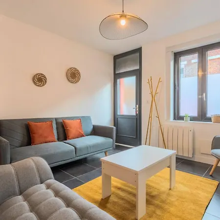 3 Bedroom House With Terrace, Near Lille Гостевой дом Марк-ан-Барёль