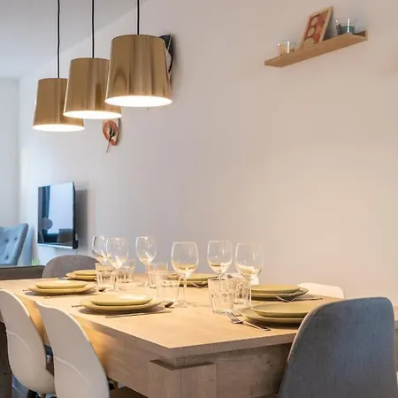 Гостевой дом 3 Bedroom House With Terrace, Near Lille Марк-ан-Барёль