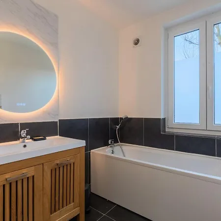 3 Bedroom House With Terrace, Near Lille Гостевой дом *