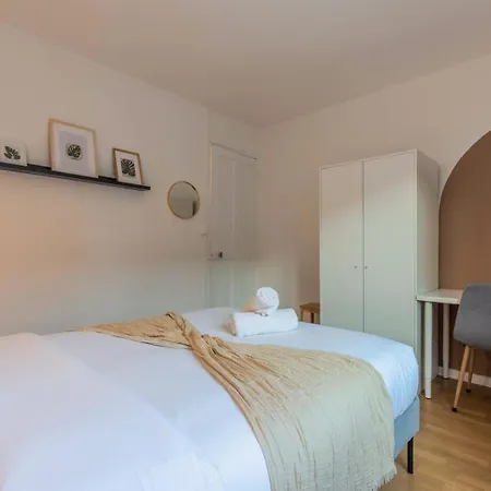 Гостевой дом 3 Bedroom House With Terrace, Near Lille Марк-ан-Барёль