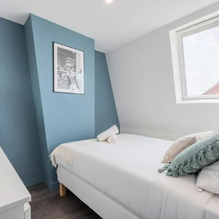 3 Bedroom House With Terrace Near Lille ゲストハウス