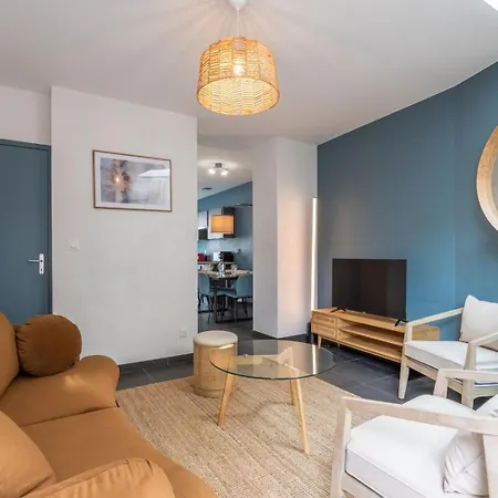 Gasthuis 3 Bedroom House With Terrace Near Lille La Madeleine (Nord)