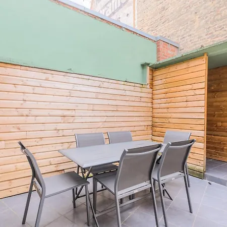 3 Bedroom House With Terrace Near Lille ゲストハウス