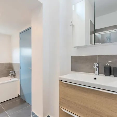 ゲストハウス 3 Bedroom House With Terrace Near Lille ラ・マドレーヌ