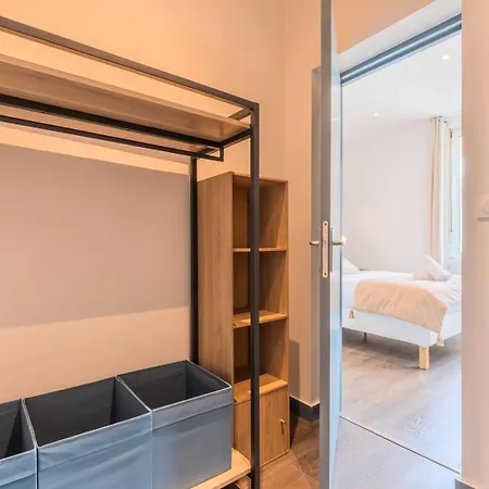 3 Bedroom House With Terrace Near Lille ゲストハウス