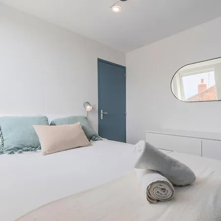 3 Bedroom House With Terrace Near Lille ゲストハウス